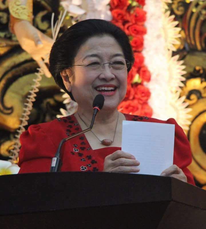 Terharu dan bangganya saya, dan saya ucapkan Selamat kepada Ibu Megawati , untuk kesekian kalinya meraih gelar Doktor Honoris Causa dari IPDN
#S3LAMATibuMEGA 
#DoktorHCibuMEGA