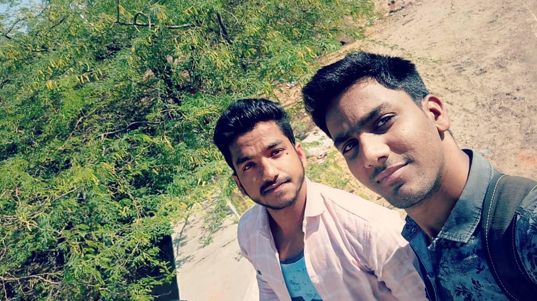 VickyS869683's tweet photo. #highjump #HighOnLove #highered #highend
#at #kaylanalake #jodhpurite
#rocksitting https://t.co/iR3T9OmlQv