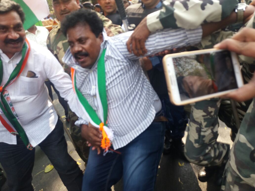 MastanValiINC's tweet image. 3rd day agitation- Special status is legitimate right of Andhra People. Special status is legal rights of AP 
Special status is Moral rights of 
#AndhraPradesh
#APDemandsSpecialStatus
@INCIndia @INCIndiaLive @MahilaCongress  @INC_Andhra @AP_pyc @ChiruFollower