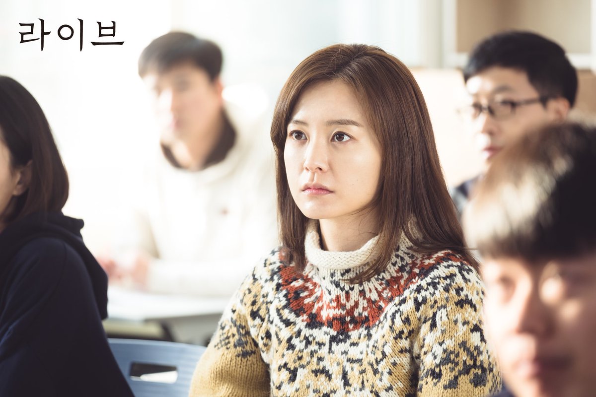 <라이브> 첫 방송 D-2 스틸 대방출! 공시생 완벽 변신 정유미 체력관리도 필수💪 tvN 새 토일드라마 [#라이브] 이번 주 토요일 밤 9시 tvN 첫 방송Translate...