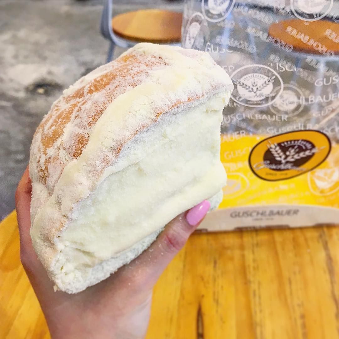 gotheresg's tweet photo. Guschlbauer Bakery opens on 9th March in Waterway Point and they are giving away their most famous cheese buns. #waterwaypoint #FreeFood #punggol #cheesebun #guschlbauer https://t.co/VFg4tkbe66