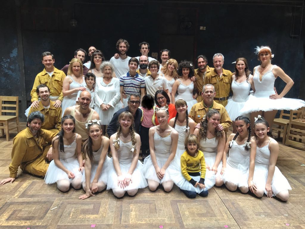 BillyElliot_es's tweet photo. Gracias a @Buenafuente y a @silviabril por venir a vernos, disfrutar y emocionarse con Billy Elliot el Musical, ¡no te lo puedes perder! ¡Conquistará tu corazón!
#BillyElliotMAD #yoyahevistoBillyElliot https://t.co/7LhXYffOCq