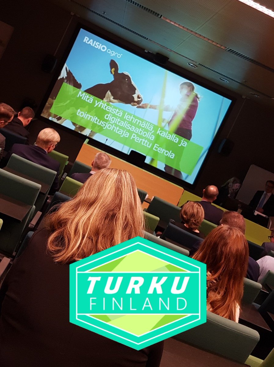 tuijanare's tweet photo. No nyt saatiin yleisö hereille jo pelkästään otsikon voimin 😂 #TEEMA2018 #raisioagro #snkk #aalaiset #kauppakamaritku https://t.co/8eb5pwjFd9
