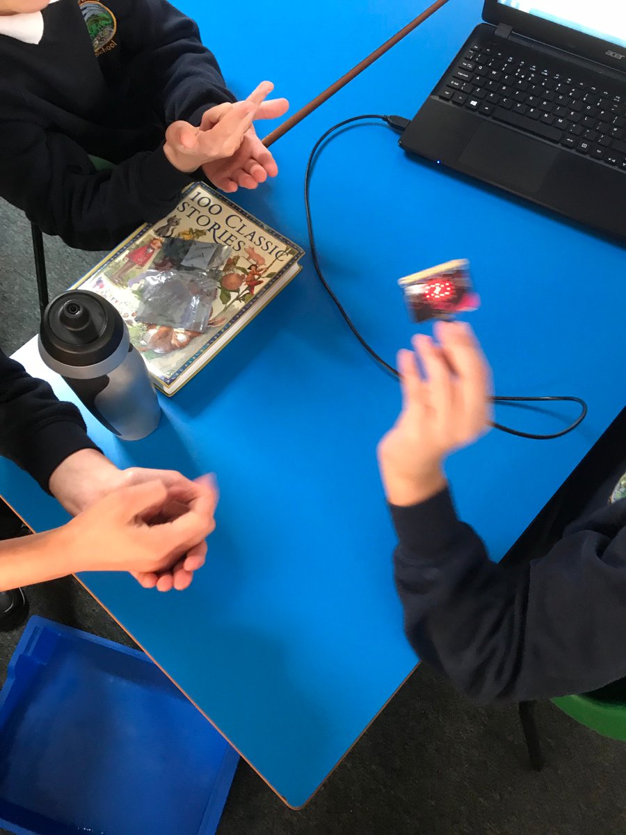 MrChaffIT's tweet photo. Teaching Variables and Conditionals in your code...easily done and totally engaging, playing Rock Stone Scissors with our Microbits using the fantastic resources from @microbit_edu https://t.co/a3YPVy4WjV https://t.co/rlSkBAfYKR