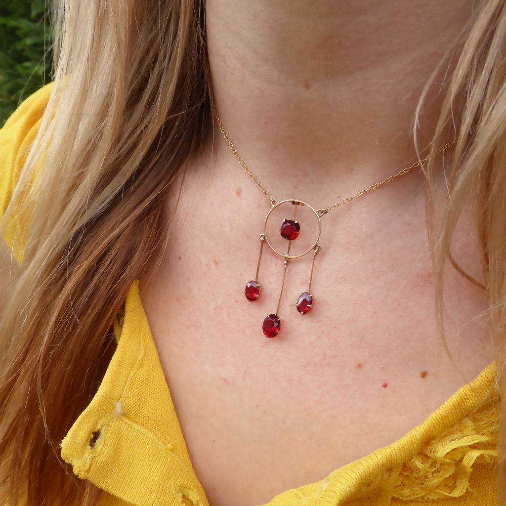 beryllane7's tweet photo. I do love an antique lavalliere, especially one with fiery red gems. Elegant and so distinct! Looking forward to getting this beauty on the Beryl Lane website soon..
#edwardian #c1900 #antique #lavaliere #necklace #antiquenecklace #beryllane https://t.co/4SFRzplQ83