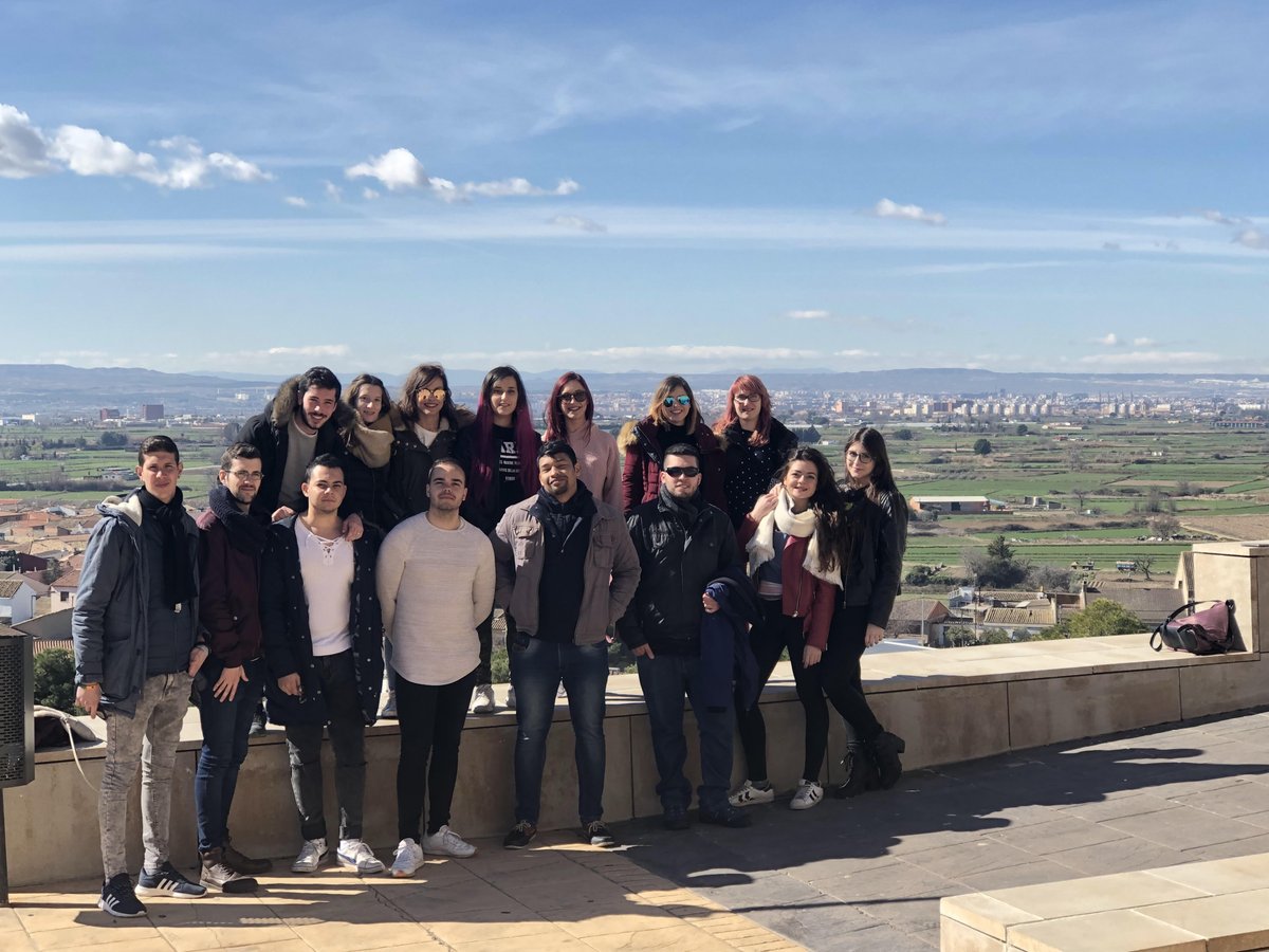 centrosanvalero's tweet photo. El grupo de 2º Grado Superior de Adminsitración y Finanzas📚ha disfrutado de un día de convivencia en Villamayor.  Un día de trabajo, tutoría y compañerismo que han finalizado compartiendo un suculento almuerzo🥪. Una buena manera de relajarse para afrontar la recta final.👍 https://t.co/SKu00Qoh0e