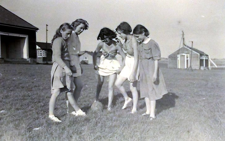 GlamArchives's tweet photo. These images from the #GlamorgansBlood NCB collection show scenes of the #Boverton Girls' Camp, in grounds near #LlantwitMajor. The recreation camp accommodated between 500 and 600 girls from mining areas each week during the summer months #IWD2018 #InternationalWomensDay https://t.co/Sgcz5lIkdB