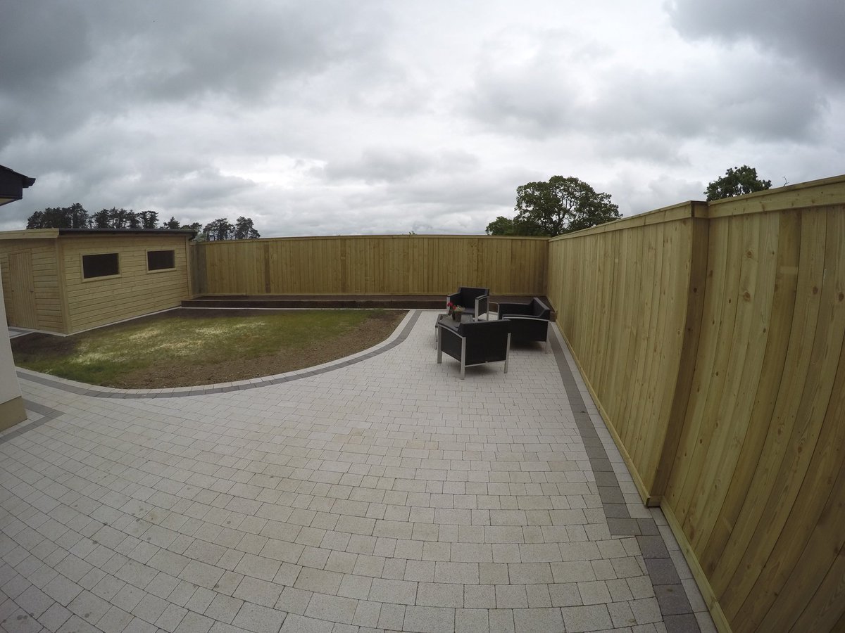 BarleystoneP's tweet photo. Some nice shots of some of our Castlepave Smooth Birch and bordered in Castlepave Smooth Damson single size. Discover more at: https://t.co/fGTZclM7UN…/castlepave-smooth-paving/ #Paving #Birch #Damson https://t.co/wdZIv9v6NH
