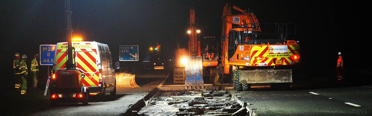 LMSHighways's tweet photo. This is how you remove huge concrete bays from the M23 motorway with great precision and efficiency........https://t.co/H6wLzErLiC https://t.co/2bWCs1Fub5