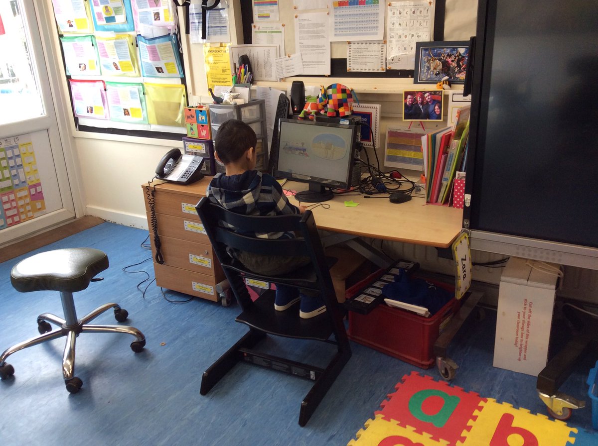 wilsonstfeed's tweet photo. #wsbees making up our own stories using a computer program #wseyfs https://t.co/mOQ20Nl2gn