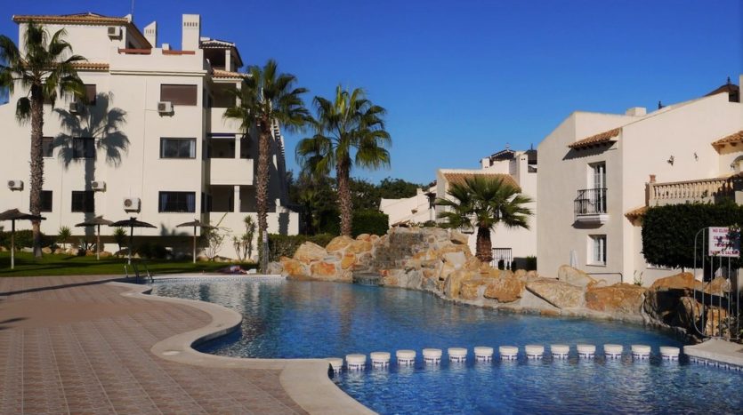 spinrest's tweet photo. A Stunning #Penthouse in two levels for Sale in Golf Las Ramblas de Campoamor, Alicante at € 160,000 Click for more details: https://t.co/ot46jAQ468
#GolfProperties #LasRamblas #Campoamor #PropertyforSale #Spain https://t.co/TDj2RHLUhV