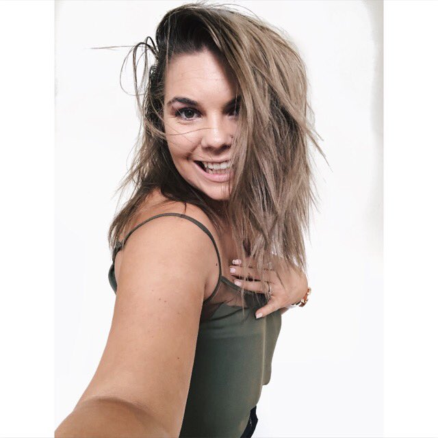 alyssa_lindner's tweet photo. #happyinternationalwomensday 
Being a strong woman who loves buisness, loves life, fashion, working, dressing down and dressing up! Being a woman who loves life! #proudtobeawoman https://t.co/W9yb9AF7S6