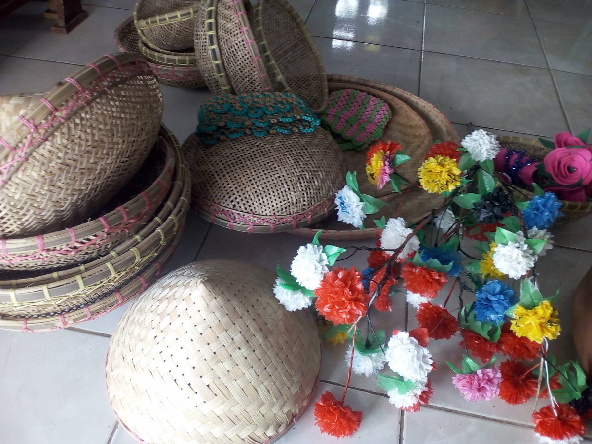 Sofyantea4's tweet photo. Produk unggulan desa telgalongok kec. Koroncong kan.  Pandeglang kerajinan anyaman bambu
#prukades
#tppibanten
#pendampingdesabanten
@jokowi
@taufikmadjid71 
@anwarsanusi
@fachrilabalado https://t.co/dnryg1qVWc