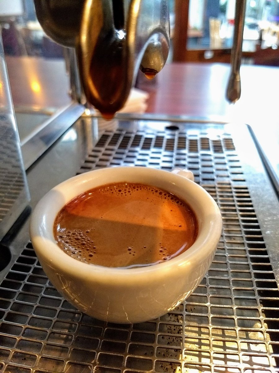 TheBeanVagrant's tweet photo. Super tasty!! Starting the day.
#espressocrema #inseasonespressoblend #traceability #espresso #jamesgourmetcoffee #theplancafecardiff #independentcoffeeshop #baristalife #craftsmanship #cardiffcoffee #craftcoffee #specialitycoffee #thirdwavecoffee #craftroastedcoffee https://t.co/gSLXE7NCct