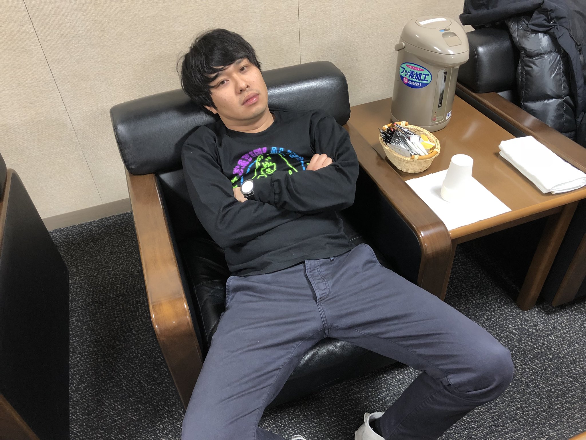 株 ザ 森東社員 ヤマネヒロマサ さらば青春の光 日テレでの収録終了 情報お待ちください 今夜23時半からのabematv 桃色ゲームチャンネル もよろしくお願いします 写真は社長座りをする副社長 今日の副社長 T Co Izzoeqmrcs T Co