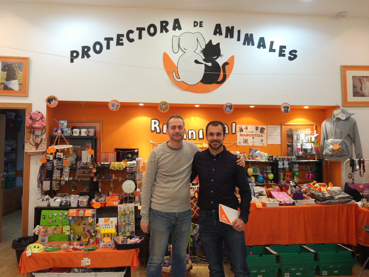 Allofre86's tweet photo. Ayer nos reunimos con #Rivanimal para conocer de primera mano la situación actual de la protección animal en #Rivas, no sin agradecer la gran labor que desempeñan día a día en el municipio con nuestros peludos. Seguimos trabajando! https://t.co/srQeErkWdy