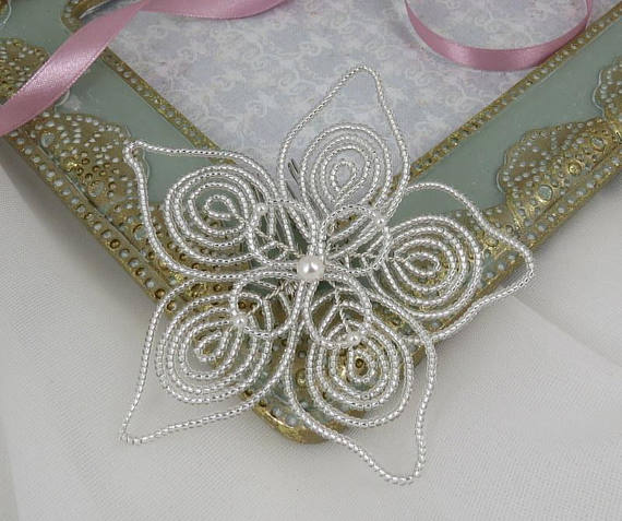 ForKeepsBridal's tweet photo. Beaded flower hair comb. Gorgeous! Alternative colours available https://t.co/niowSaJosU #handmade #handcrafted #flower #haircomb #weddings #wiltshireweddings #bespoke #love #floweraccessory #accessories #prom #gifts #giftsforher #weddinghair #bride #bridaljewellery #bridesmaid https://t.co/3WuYb9SKlI