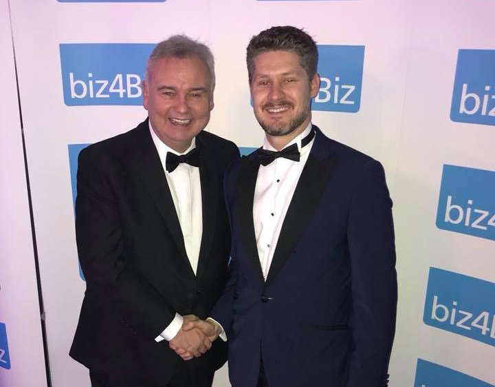 biz4Biz_Awards's tweet photo. We had the fantastic close up magician @MathewMagician for The #bizawards2018 - absolutely mesmerising! https://t.co/zoCc77Mtrt