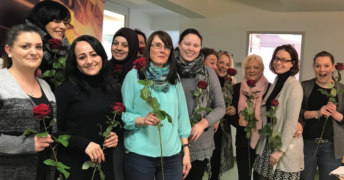 swedex_eu's tweet image. Weltfrauentag bei swedex: Unser Aquiseleiter Herr Arndt hat sich vom Bachelorfinale inspirieren lassen 🌹 #swedex #weltfrauentag &amp;gt;&amp;gt;swedex-jobs.de/mitarbeitererf…