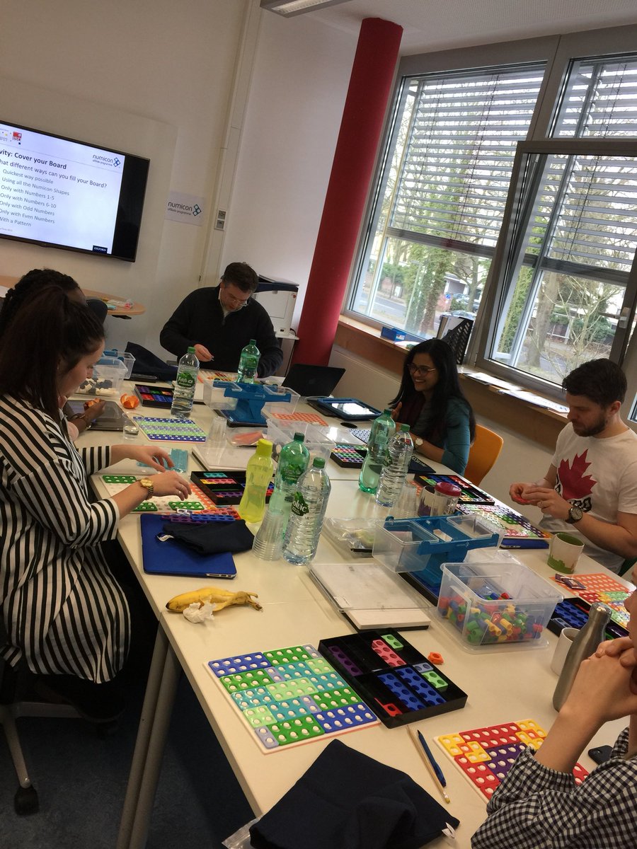 TinaOwsianik's tweet image. Numicon workshop with the fabulous David Lyttle #numiconISD #pypmaths #numicon #davidlyttle