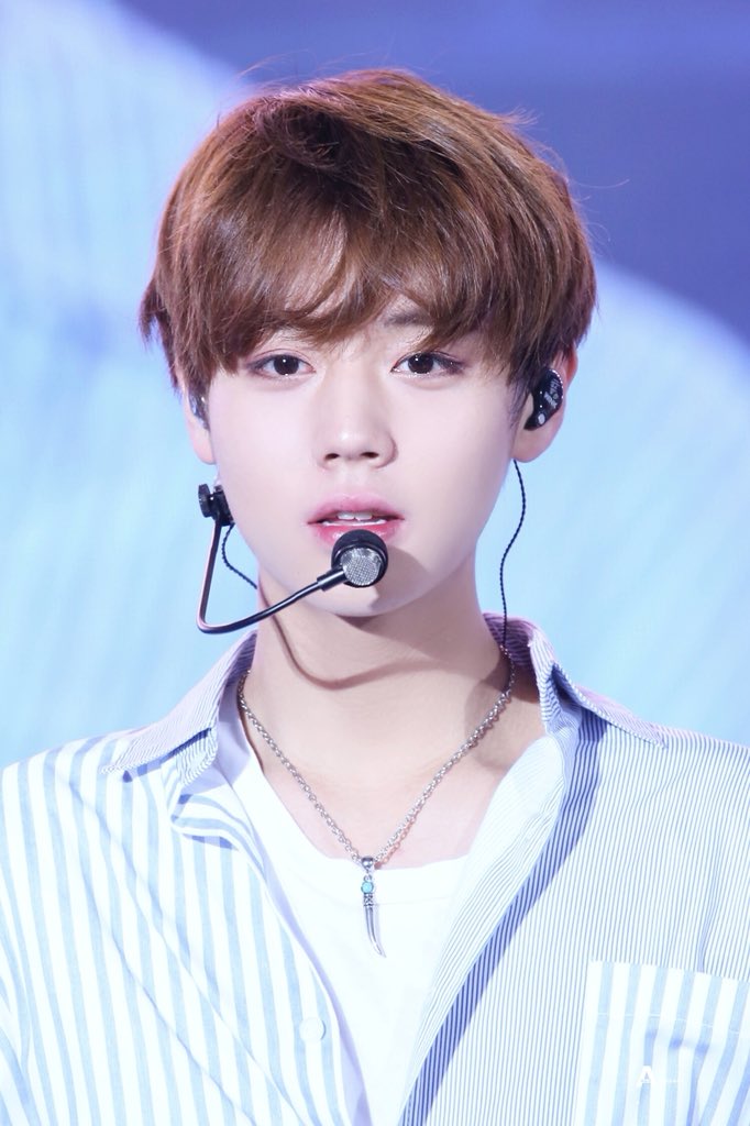 angelappears529's tweet photo. 🌸벚꽃이 떨어지던 날 그대를 처음 만났죠🌸 Eternity is not a distance but a decision #박지훈 #워너원 https://t.co/YkZmnkNnHV