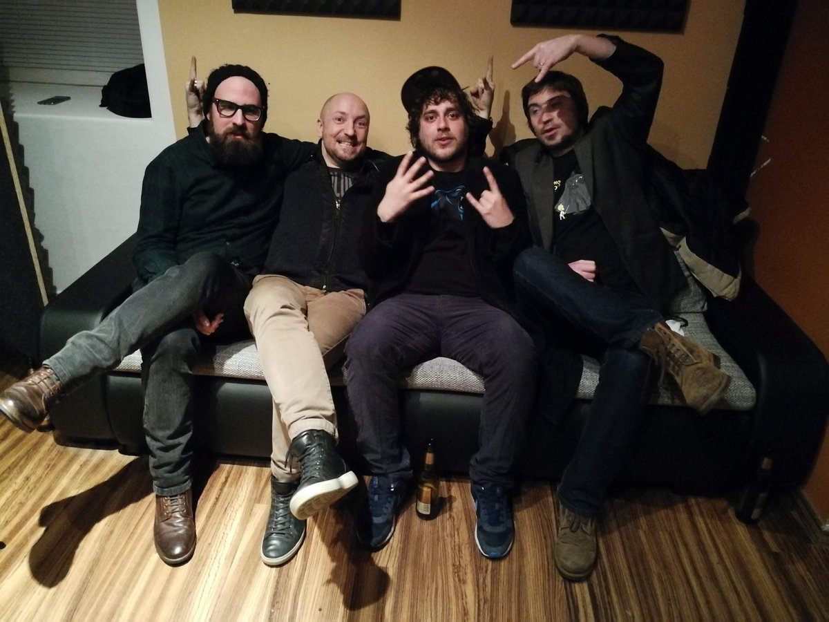 pendrek40's tweet photo. Pendrek x DoshLee USKORO
#pendrek #40ind #doshlee #rapnroll #greenwood #roccosifredi #Studio #music https://t.co/Q6pw31n5v3