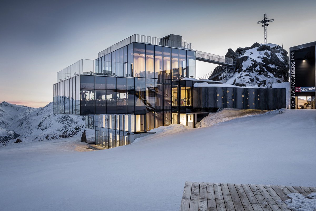 countryandtown's tweet photo. Planning a #SkiTrip this year? Look no further as we've rounded up the best #SkiHotels and #Chalets to rest your head in #2018! Including the amazing #DASCENTRAL, #Solden @skisolutions
 https://t.co/ic4hejaPUW https://t.co/KyX1jSq5aP