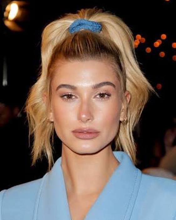 IMAmodelapp's tweet image. Trend Alert! The scrunchie is back! Cringe right? Love it? Or hate it? 
#trending #style #fashionofinstagram #thursdays #throwbackthursday #TBT #model #modelsofinstagram @ Sandton, Gauteng