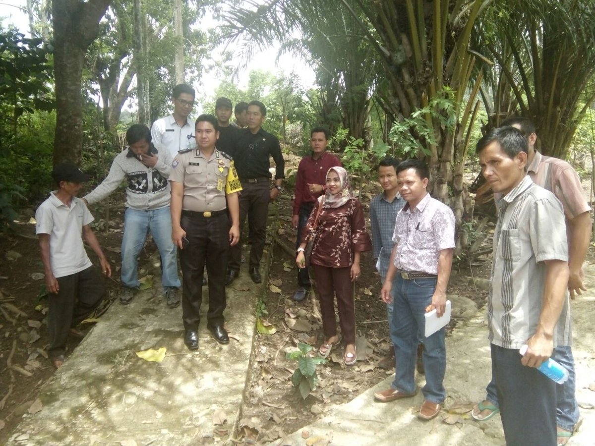 Penandatanganan 224 MoU antara Menteri Desa PDTT dg 102 Bupati dan 66 swasta, utk membangun Program Unggulan Kawasan Pedesaan (Prukades)
<a href="/jokowi/">Joko Widodo</a> 
<a href="/EkoSandjojo/">Eko P. Sandjojo</a> 
<a href="/taufikmadjid71/">IG : taufik.madjid</a> 
<a href="/anwsanusi/">Anwar Sanusi</a> 
@fachrilabalado