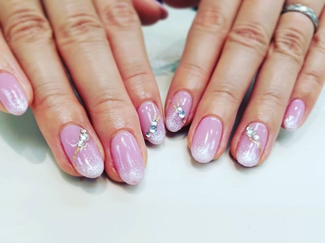 nailbuzzginza's tweet photo. #nail #nailart #ネイルバズ #銀座#銀座一丁目 #ネイルサロン #ピンク #フレンチネイル #ストーン #可愛い#シェル #ジェルネイル #アート#1カラーネイル #早く春になれ #花粉症じゃない #お花見行きたい https://t.co/mfdDK8ecod https://t.co/SnvJA0cwxS