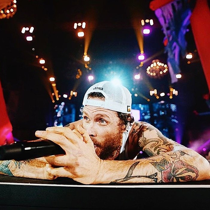 Marc_Gad's tweet photo. SBAM!!! sempre al 🔝#teamjova #gojova #lorenzolive2018 @lorenzojova 🖤🎸🎤🔊✌️ https://t.co/QZed47OyJd