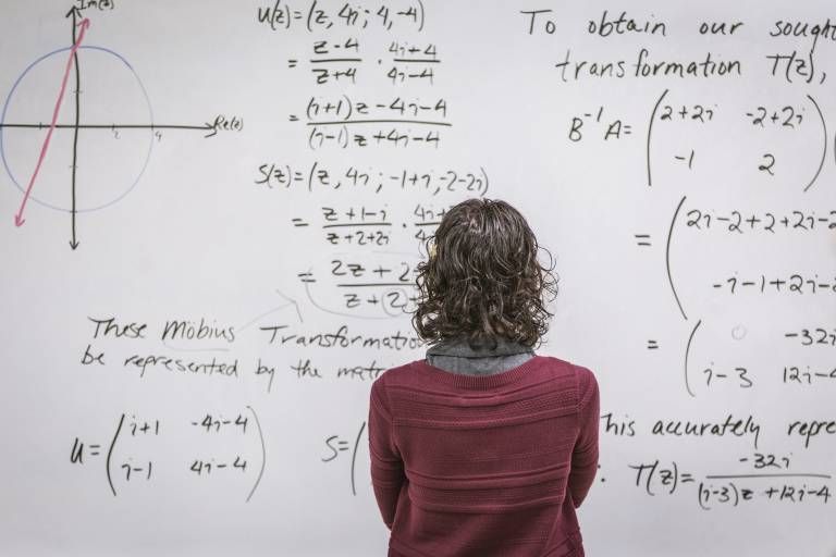 retinate's tweet photo. Tenemos la responsabilidad de trabajar con las niñas y jóvenes del presente para fomentar en ellas una mentalidad abierta y despertar en ellas el interés por la ciencia y la tecnología. #WomensDay #DiaDeLaMujer https://t.co/AoUoxaQEBe https://t.co/iwcsWr4OHg