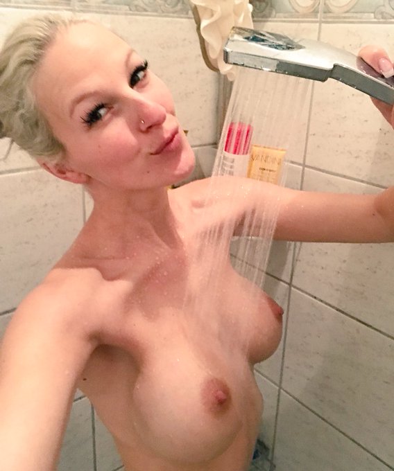 So jetzt schnell duschen und dann ab in die Cam und was macht ihr sch&ouml;nes? #camgirl #duschen #Amateure<a href="/tag/blonde"class="tags"><span>#blonde</span></a><a href="/tag/goodtime"class="tags"><span>#goodtime</span></a><a href="/tag/camgirl"class="tags"><span>#camgirl</span></a><a href="/tag/livestrip"class="tags"><span>#livestrip</span></a><a href="/tag/amateure"class="tags"><span>#amateure</span></a>
