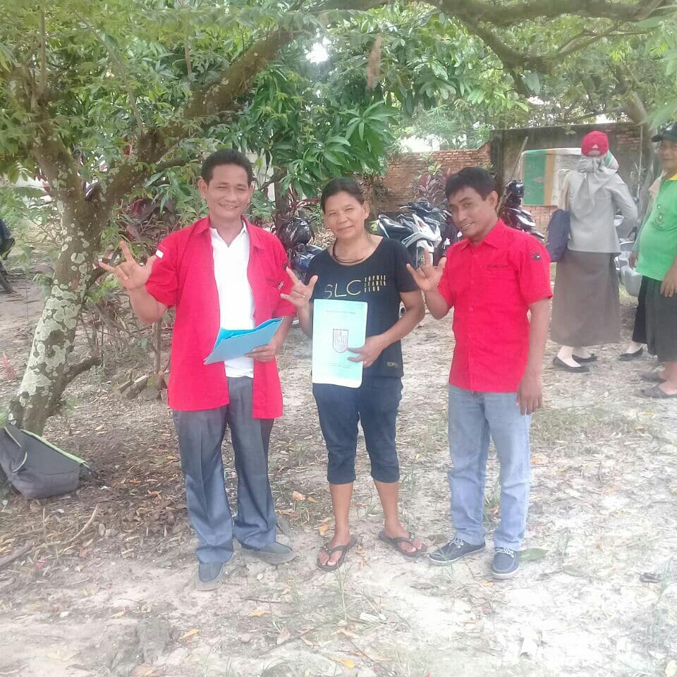 KawiPdi's tweet photo. Go Ahead..
Bersama untuk Kebersamaan.

Berangkat ke kediaman pak Jonny ( 48 )
Salah satu warga Kel. Maharatu, Kec.  Marpoyan damai ( 08/03/2018 )
Pengurusan peningkatan SKGR Tanah milik Masyarakat menjadi Sertifikat Hak Milik ( SHM )
#MARDEKA
#PDIPerjuanganM3nang 
#PDIPerjuangan https://t.co/FqqtzRjGfB