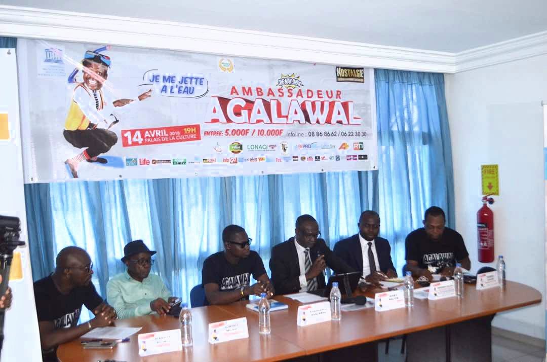 AmbassadeurAga3's tweet photo. Conférence de presse du lancement de mon "one man show" du  14 Avril palais de la culture Abidjan. https://t.co/UVjysYhwOt