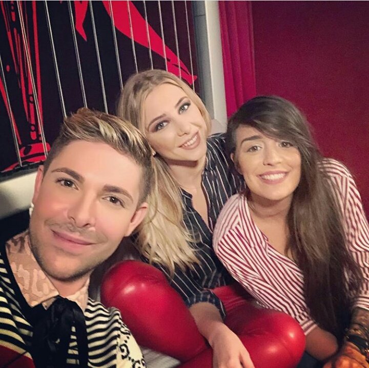 FananiFans's tweet photo. @SamZirah avec notre couple préférer @SalvatFanny @Nani_trindade #LaVilla3 #EnTouteIntimite #CoupleGoal #CoupleGold #Fanani 😍❤💙💚💛💜💓💕💖💗💝💞💟 . Vidéo toujours disponible , lien dans ma barre d'info 😘😘 . https://t.co/h8aQVKXxEx