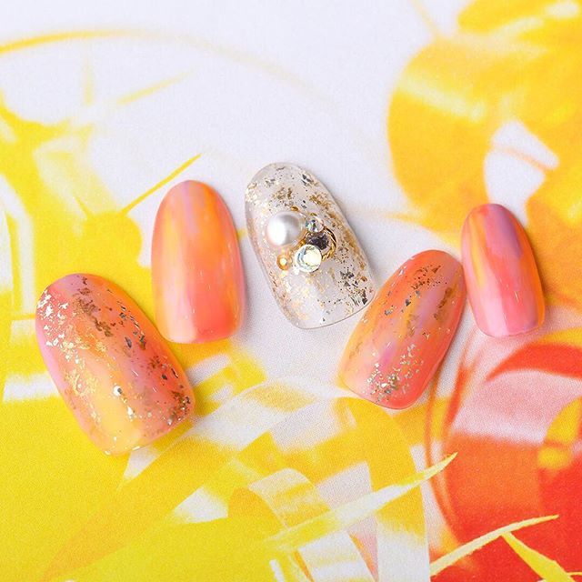 dashingdiva_j's tweet photo. 縦グラデーションにラメ掛け+ホイルアートの明るいデザイン
.
.
#ストーンアート #nail #nails #gelnails #nailart #ネイル #ジェルネイル #ダッシングディバ #DASHINGDIVA #love #instagood #japanesenailart #photooftheday #nailpromo #nailporn #春ネイル https://t.co/Ml9nUHDvTm https://t.co/xnv7K6SXY0