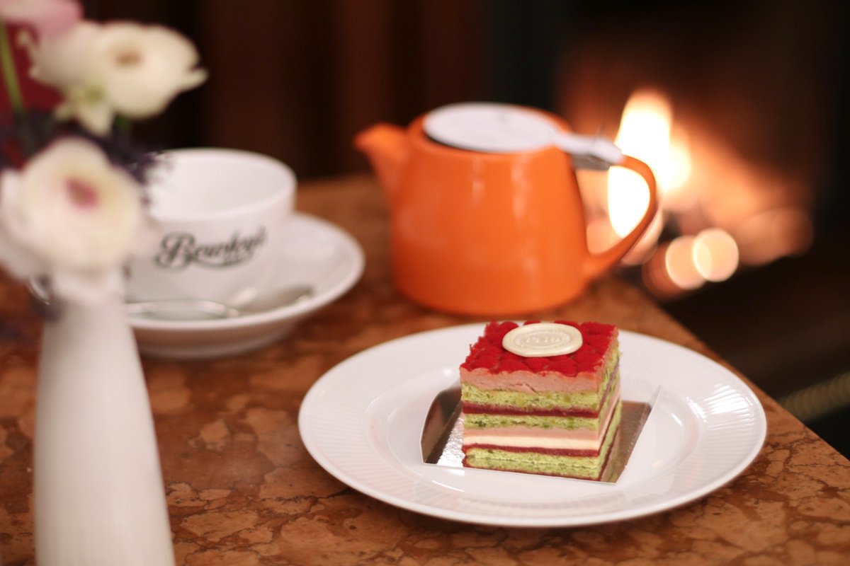 BewleysIreland's tweet photo. March 11th is #MothersDay! Stop by with mum for a sweet treat in the heart of #GraftonStreet, we'll have one of Dublin's top photographers on hand between 11am - 4pm to capture the moment. Make memories with mum this Sunday #BackinBewleys https://t.co/C0rvK0x5Z9