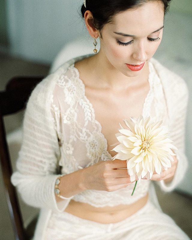 The moments before your special day begins should be as luxurious as the wedding itself - we pride ourselves on our incredible suppliers who cover you from the morning right through to the evening celebrations. .
.
Concept design and styling @katecullenstyle for the <a href="/fineart/">艺风</a>…