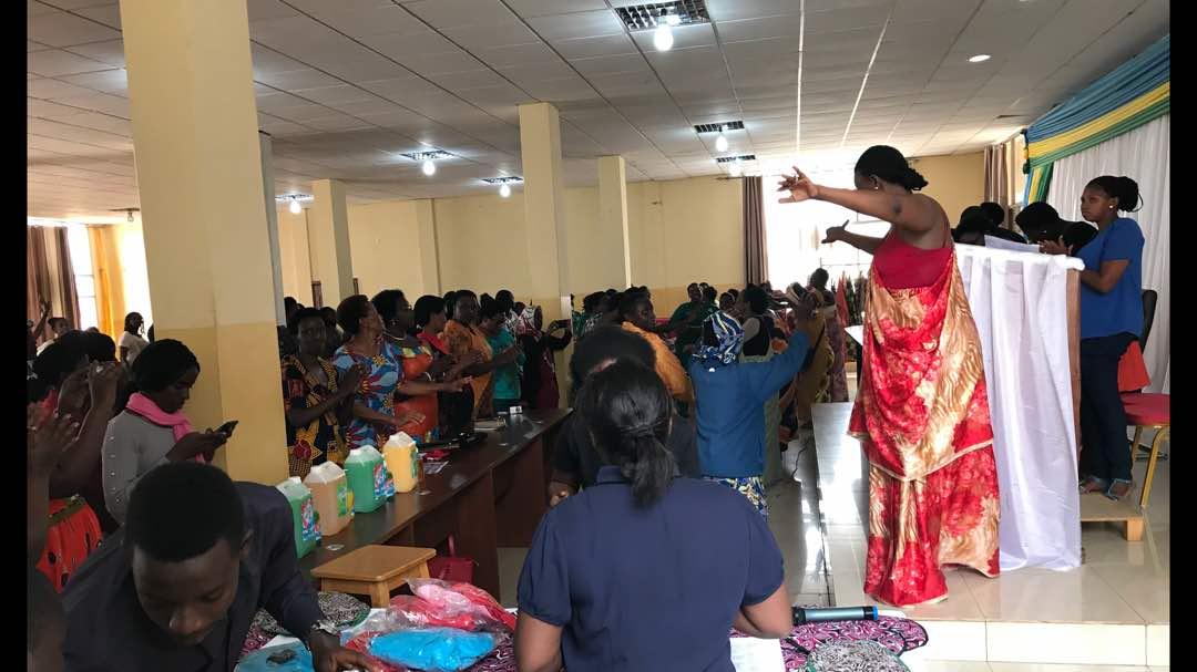 RemeraRwanda's tweet photo. Biri kuba: Kwizihiza umunsi mukuru mpuzamahanga w' umugore mumurenge wa #Remera. Insanganyamatsiko y' uyu mwaka "Munyarwandakazi komeza umurava mu iterambere twubake u #Rwanda Twifuza" #HappyWomenDay2018. @RwandaWomen @RwandaGender @GenderMonitorRw @CityofKigali @Gasabo_District https://t.co/yJvzu5z3Ix