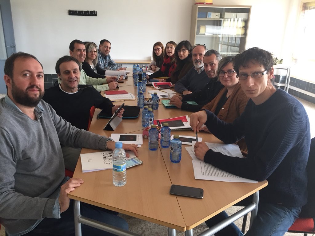 maiteroes's tweet photo. #FLZAMORA18 Gran Jornada de trabajo con los equipos del CFIE de Zamora y Benavente. Enganchados a tope al “Escape Book”. Si estás interesado en participar con nosotros del juego del que no podrás escapar, no olvides inscribirte en la VI Jornada Provincial de Fomento de la Lectura https://t.co/OIr7d4MyDB