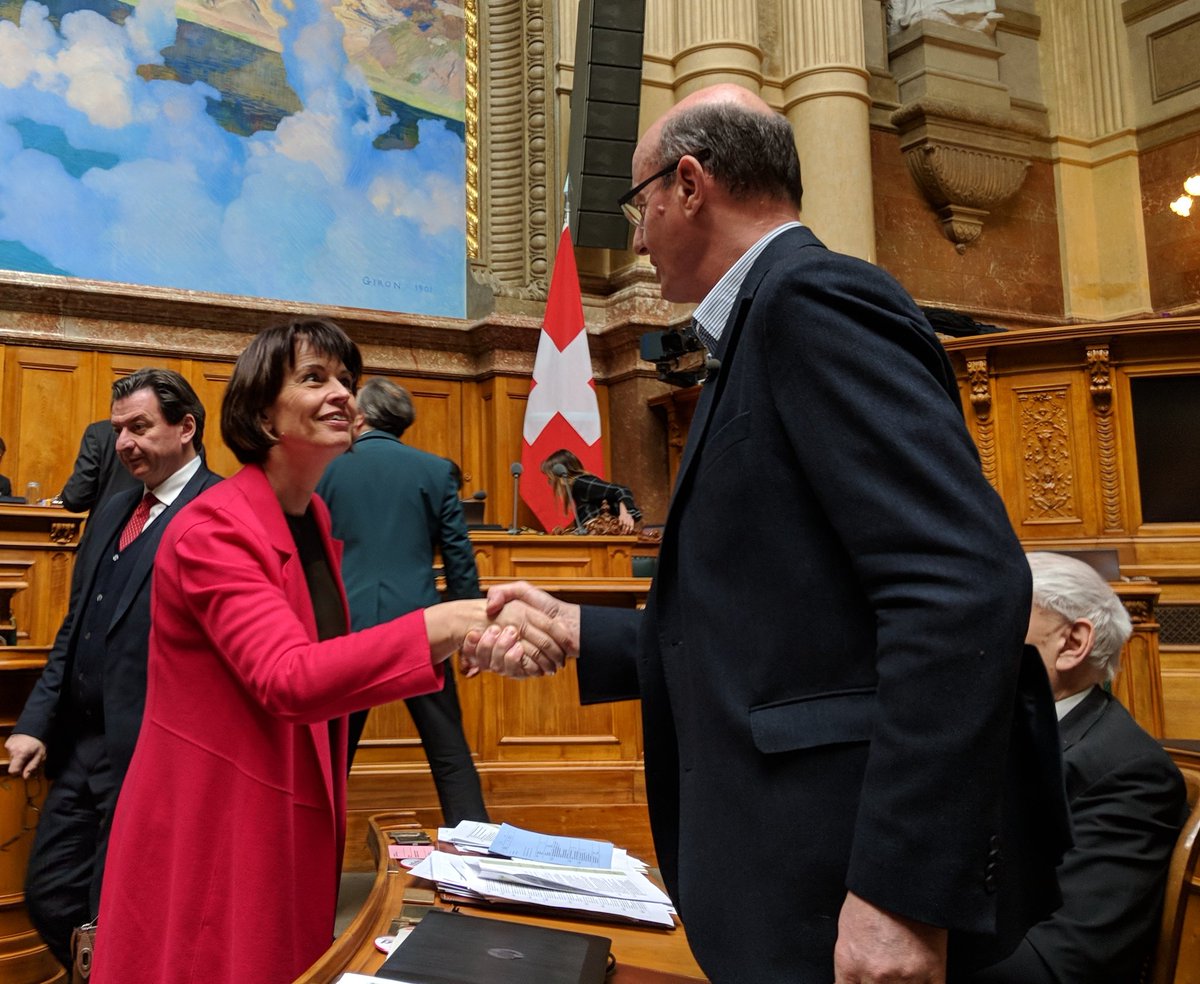bglaettli's tweet photo. BR Leuthard verabschiedet sich persönlich vom scheidenden Grünen NR Louis Schelbert (LU). Danke auch von uns grünen KollegInnen, Louis, für das jahrelange treue Engagement!
#schelbert https://t.co/N9M1VVtZKf