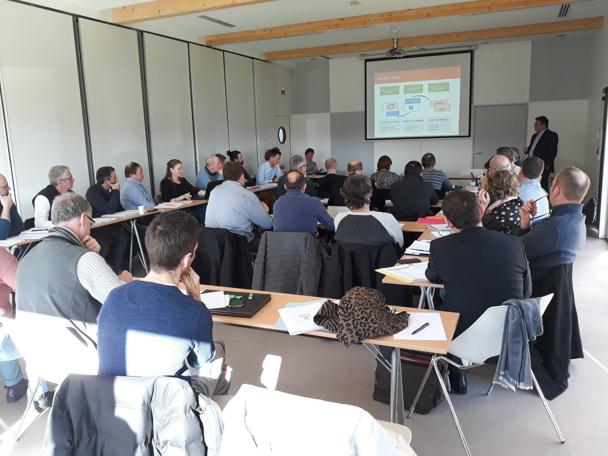 CRAGE_IRD's tweet photo. Projet #harmony Grand Est
Utiliser le numérique pour proposer de meilleurs services aux éleveurs et valoriser leur travail
Présentation de trois plateformes en lien avec notre territoire/elevage
#applifarm #api-agro #terrasolis
En route vers l agriculture de demain@cra_grandest https://t.co/gobUSJLfke