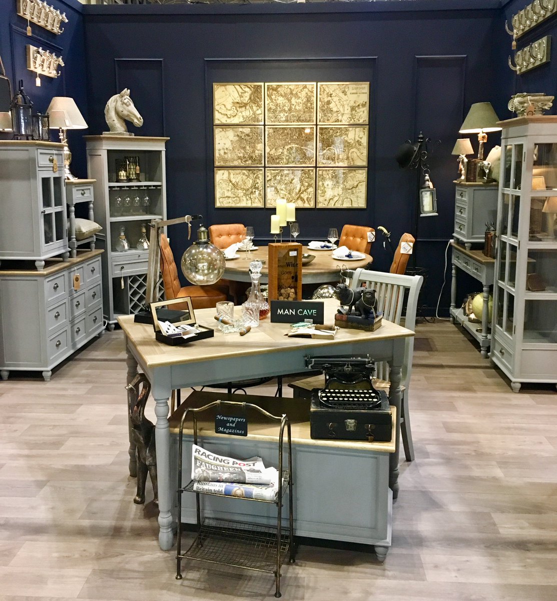 hillinteriors's tweet photo. With Spring in the air we're feeling nostalgic with this weeks #ThrowbackThursday of our Churchill Collection at @SpringAutFair https://t.co/dqeF0iywV9 #SpringFair2018 #SpringFair #InteriorDesign #Interiors #InteriorInspiration #Inspiration #HomeDesign #Design #HomeDecor #Decor https://t.co/MlegWgpsgc
