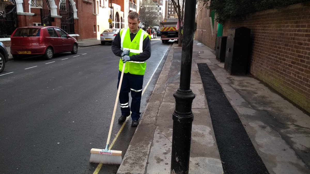 CityWestminster's tweet photo. There are over 1,200 roads in Westminster & our street cleansing teams keep them clean every day of the year, whatever the weather #CitySpringClean https://t.co/DzyaORevXC