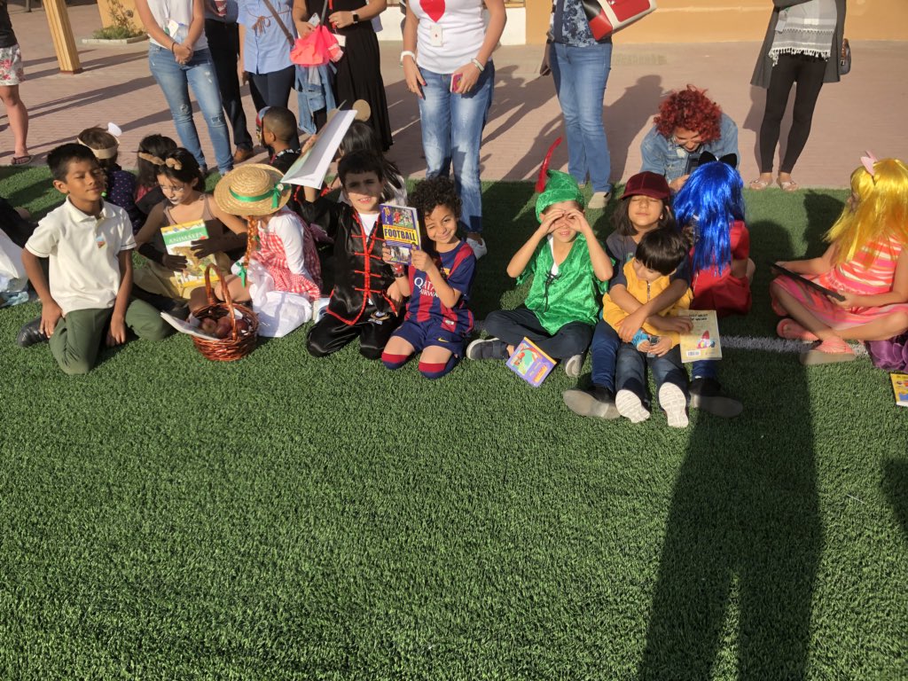rolaghadban's tweet image. Great day at book parade! Creative costumes all around! Students took part in stop drop and read, as well as becoming mini teachers in reading groups:) #gcsbookweek #behappybegcs @GCSPYPG2