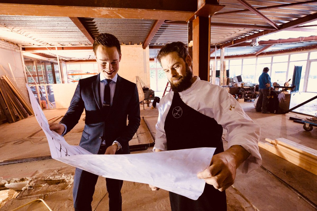 deLeijhof's tweet photo. #LeijhofMoments #TBT #Nieuw #Restaurant #OpenKeuken #Oisterwijk
Enkele maanden geleden nog druk met bouwtekeningen, nu begint ons nieuwe restaurant met open keuken en kruidenkas dan echt vorm aan te nemen. Bent u ook zo benieuwd naar het eindresultaat? Stay tuned! https://t.co/IHvjSZgrit