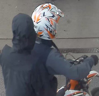 MerseyPolice's tweet image. We are issuing CCTV images of two males we wish to speak to following burglaries in #Lydiate and #Maghull yesterday. For details see link, and please ensure you pass any info to 101, @MerPolCC, or @CrimestoppersUK on 0800 555 111. #OpCastle #BeatTheBurglar goo.gl/ee4zM2