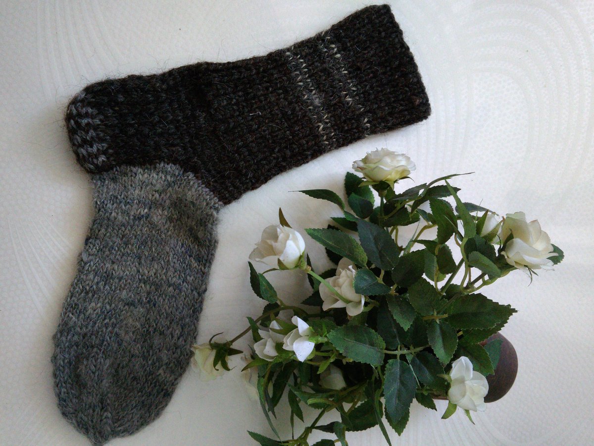 Alivefelt's tweet image. Каждому из нас хочется тепла и уюта, а в холод одеться в мягкий шерстяной свитер или одеть шерстяные носки. При носке шерстяных носок заметно улучшается циркуляцию крови, расширяются сосуды и снижается давление при гипертонии.