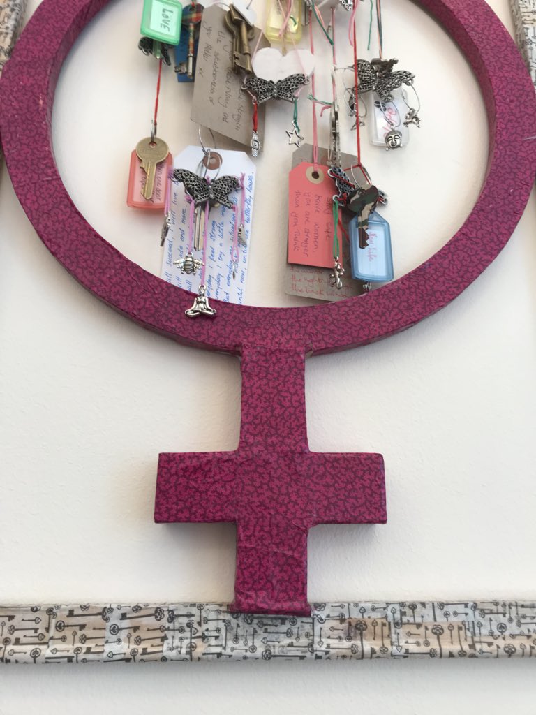 anniestij's tweet photo. #artwork created today by #womensrefuge in #Bedford. Based on @erinpizzey  the pioneer of domestic abuse shelters. #keys belonging to their old homes and messages for their new beginnings.  Tea cake and #Sheros were on the menu. https://t.co/1KOsxw4fsJ
